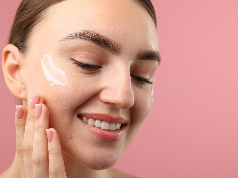 visuel article soin peau femme creme